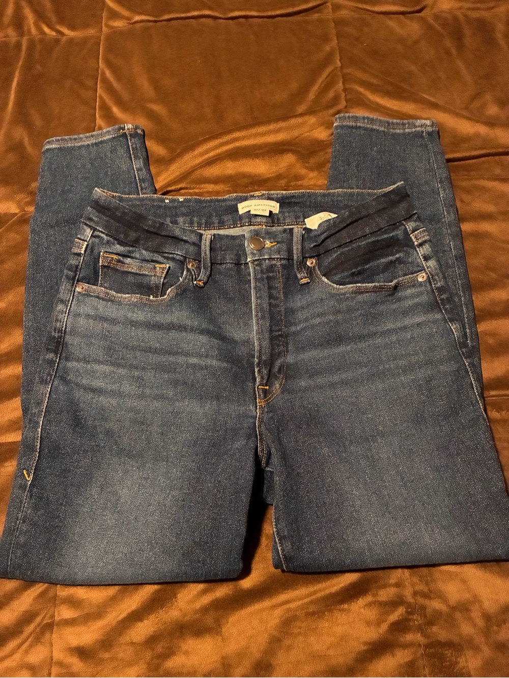 Good American Slim Straight Jeans in Dark Blue Wash, organic cotton, comfortable